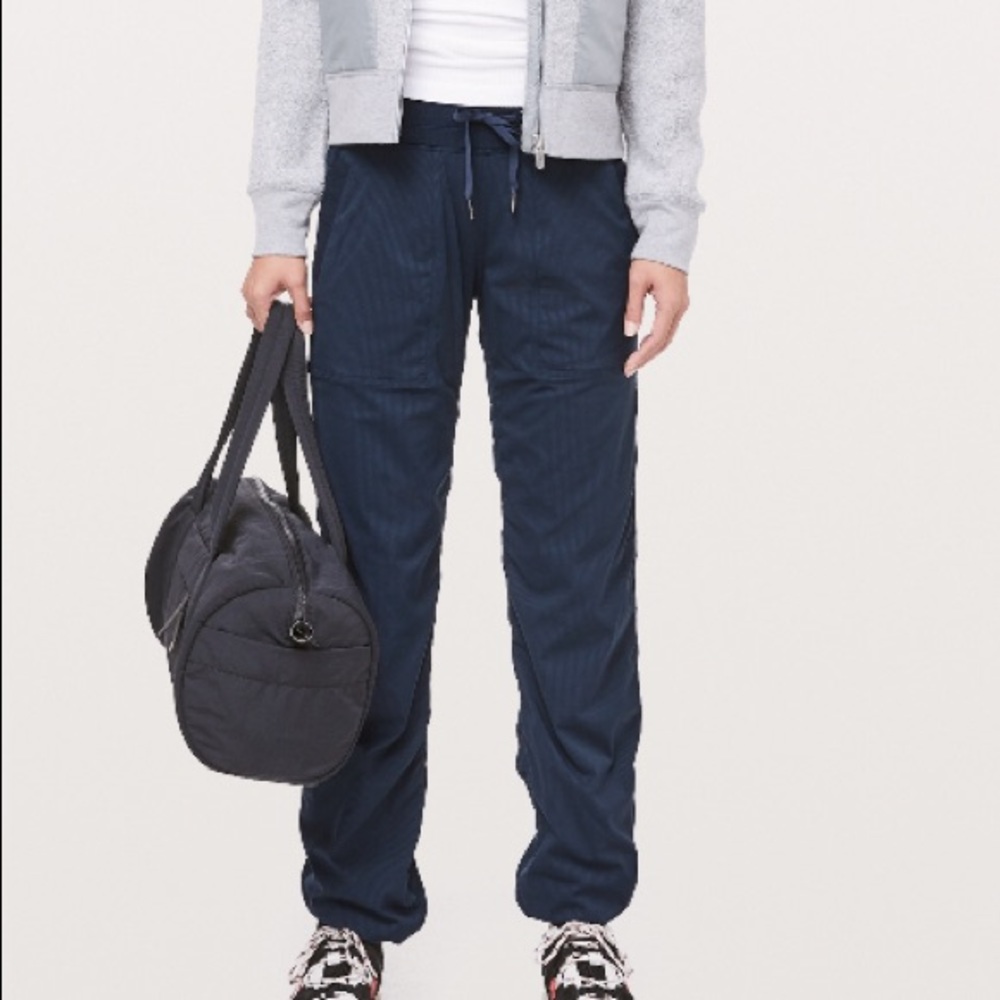 navy lululemon sweatpants!!